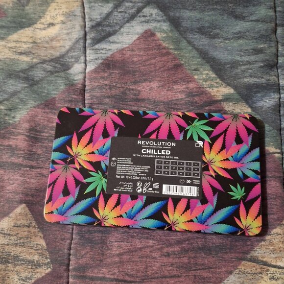 Makeup Revolution Forever Flawless “Chilled” Eyeshadow Palette 🌈🍃 - Picture 2 of 3